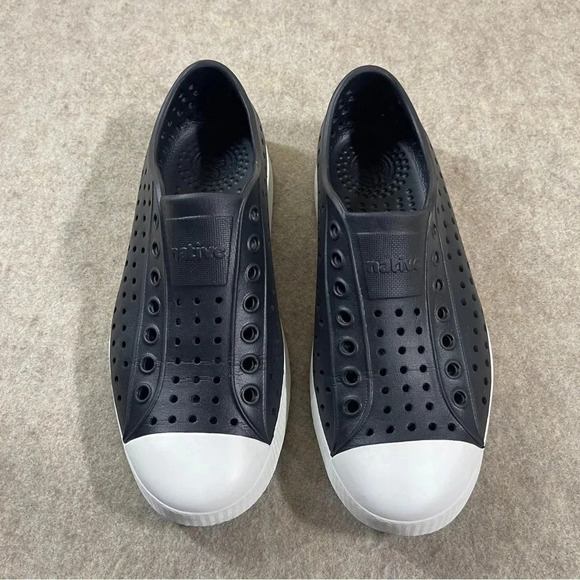 Native Jefferson Black White Slip On Comfort Water Shoes Unisex Mens 5 Womens 7 - Picture 2 of 13